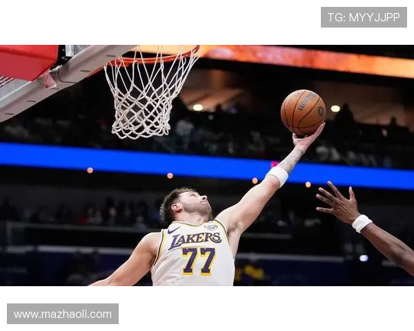 奥斯汀·里夫斯突破制造错位提升关键时刻得分效率