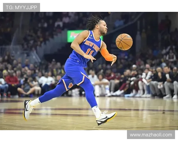 布伦森无球跑动制造错位，高效输出改变尼克斯进攻结构